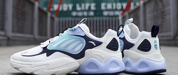 春日清新,安踏推出全新千禧 2.0 跑鞋