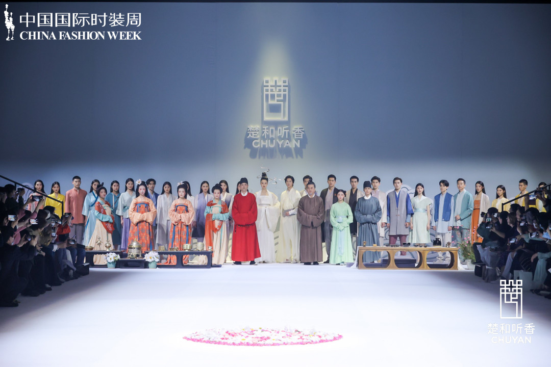 国风来袭,你会穿汉服出行吗?