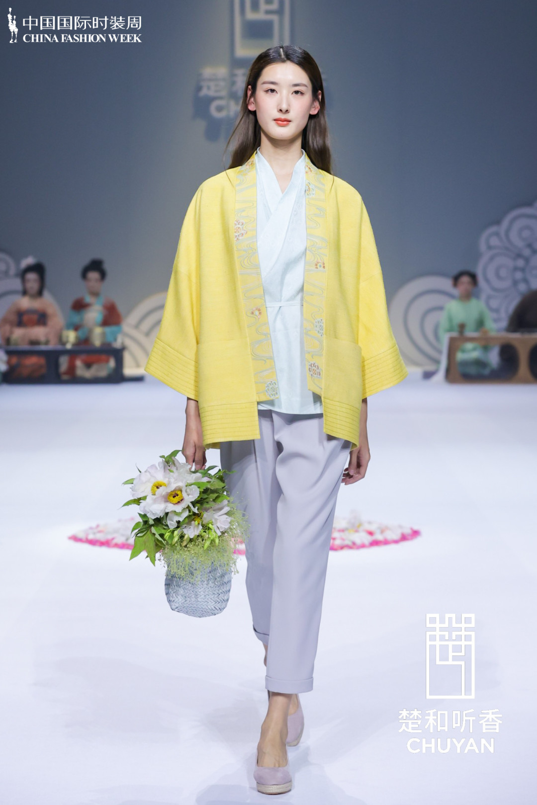 国风来袭,你会穿汉服出行吗?