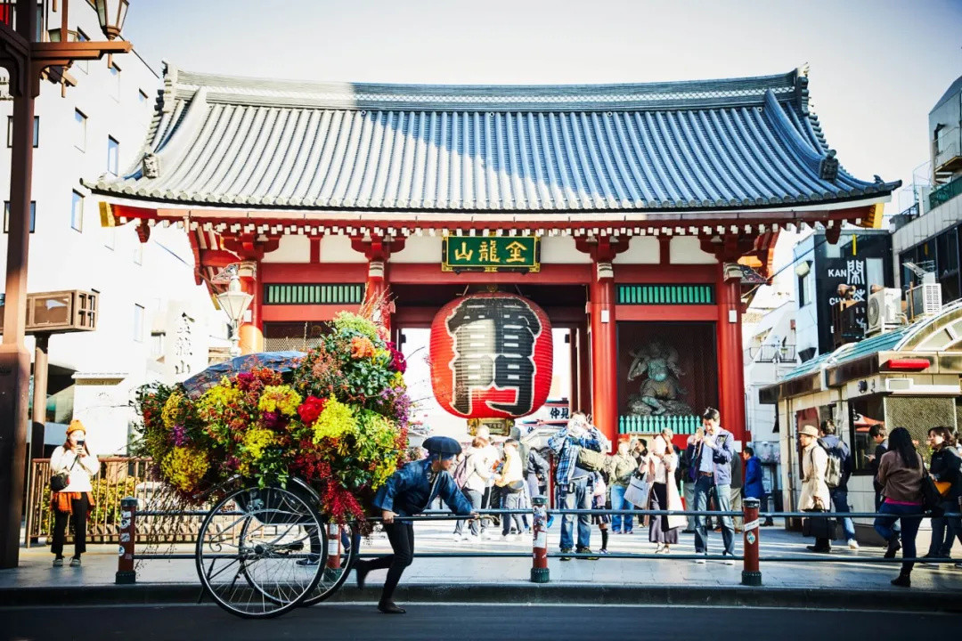 把鲜花送上太空、沉入深海！