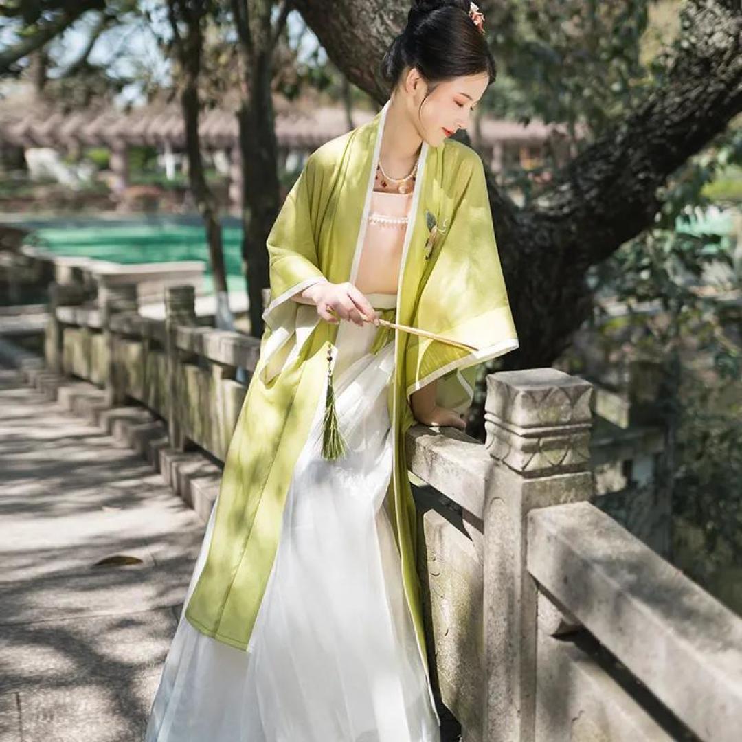 汉风古韵春意浓，准备好汉服和樱花来一场浪漫邂逅吧～