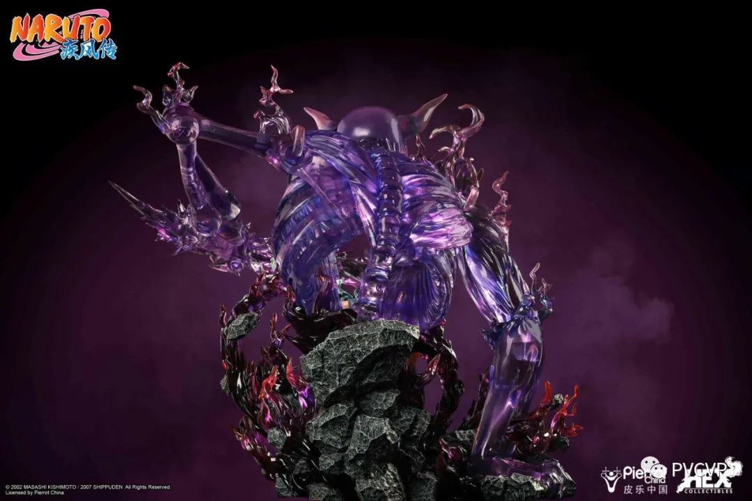 第一形态须佐能乎由散发着紫色查克拉光芒的骷髅骨架组成,骷髅的手臂