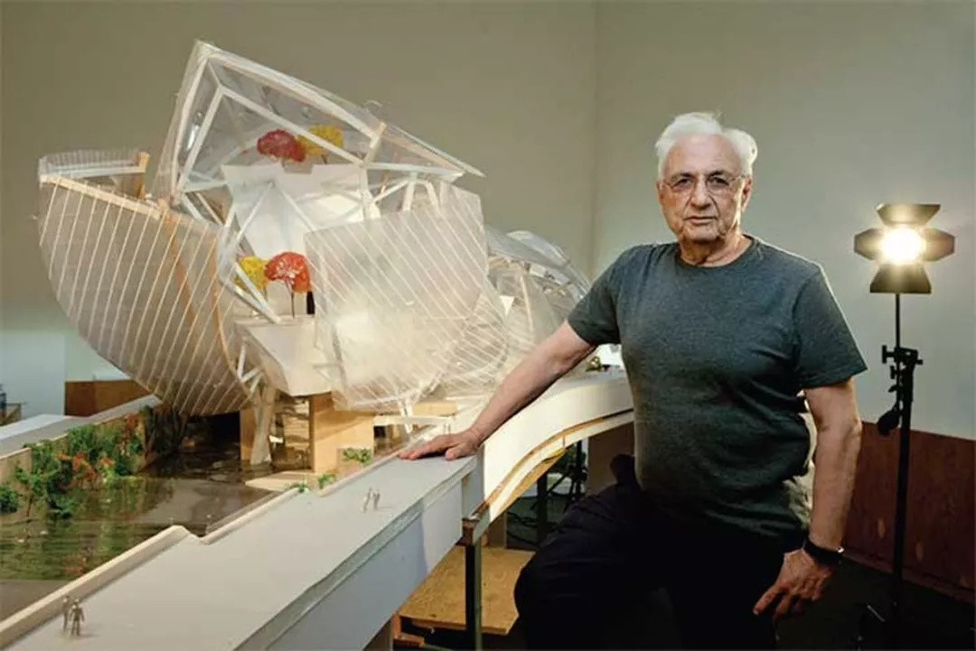 他是在垃圾箱里寻找灵感的建筑师，被称全球“最烂”艺术家