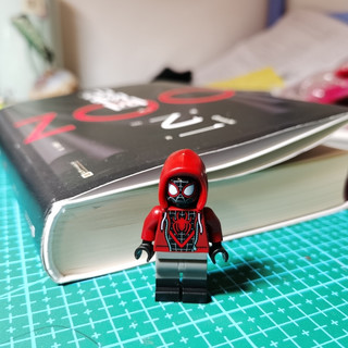 乐高76171迈尔斯莫拉莱斯机甲