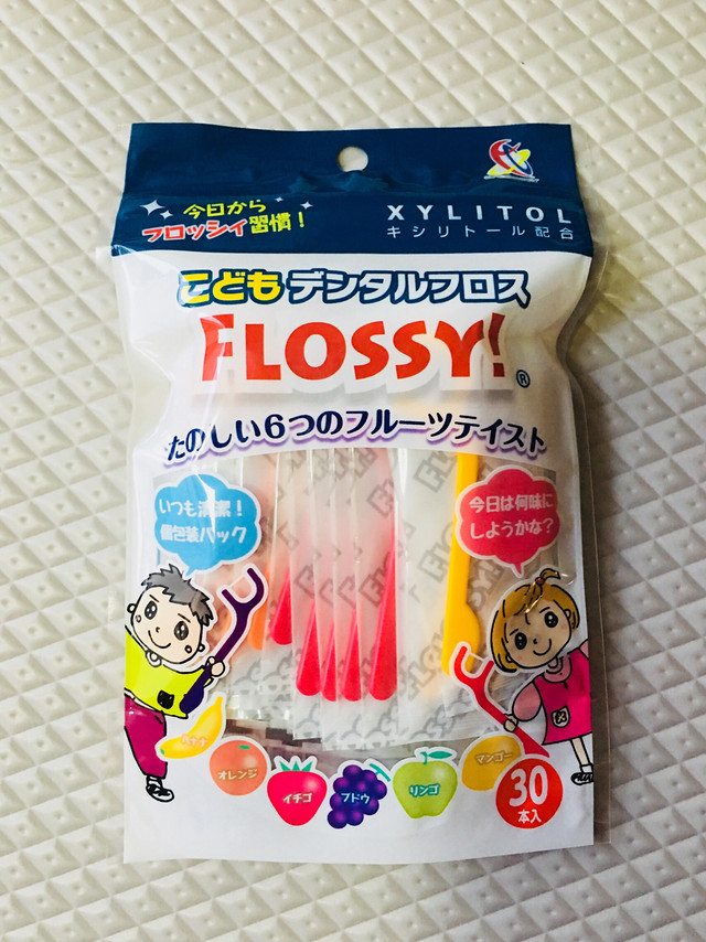 使用FLOSSY!牙线棒轻松清洁齿缝