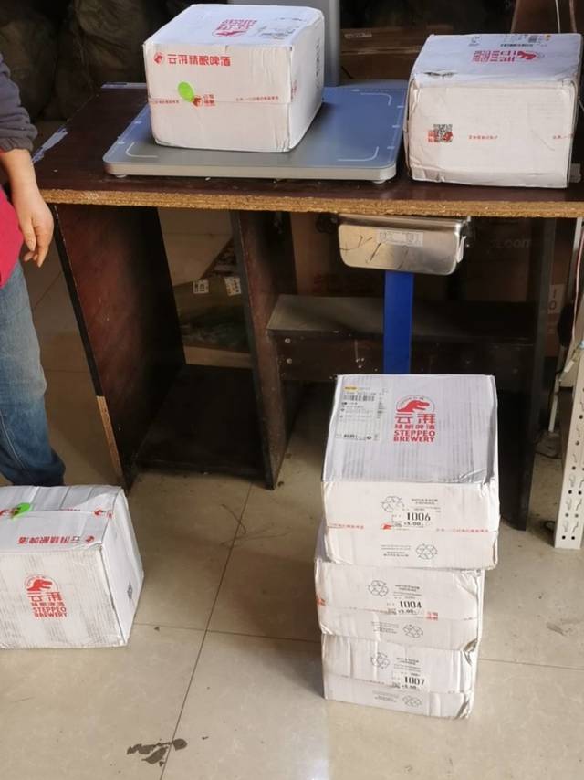 前阵子45块钱12瓶的云湃比利时小麦精酿