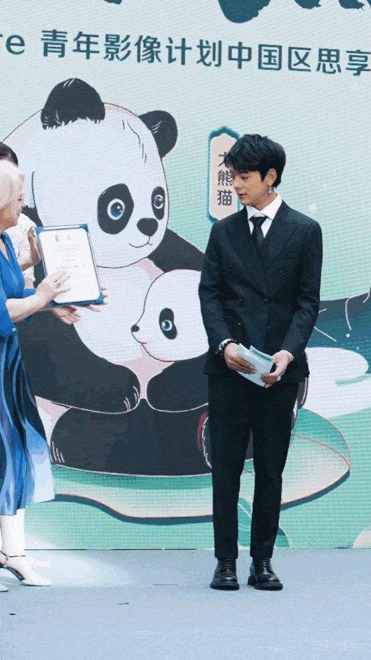 丁真戴耳环穿西装,参加联合国演讲不怯场!附西装选购干货