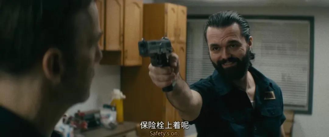 “窝囊废”老爸干翻整个黑社会,今年第一部动作爽片来了