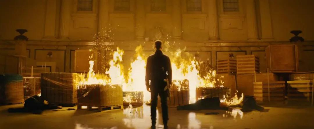 “窝囊废”老爸干翻整个黑社会,今年第一部动作爽片来了