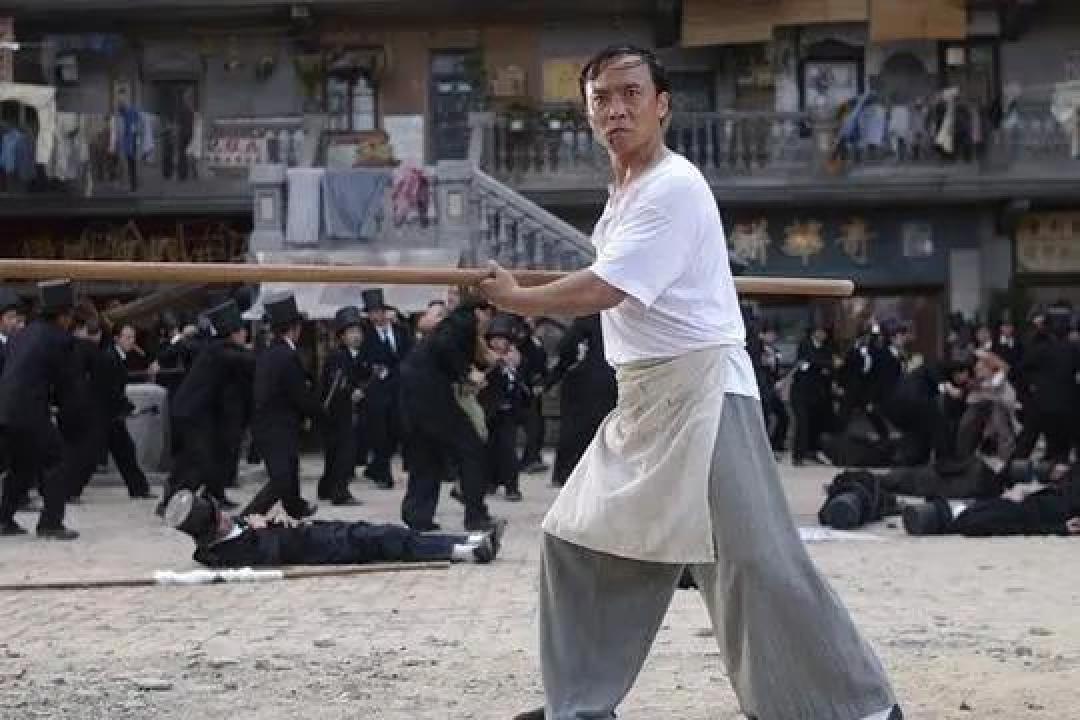 后来便真的上了五台山削发为僧,将杨家枪法改为棍法,创造了"五郎八卦