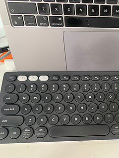 蓝牙键盘与笔记本支架二合一