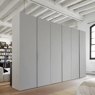 定制衣柜 篇一:衣柜当隔墙,隔音效果太差,如何设计才不尴尬?