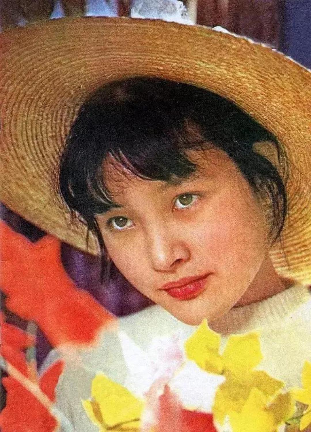 清纯小花到叛逆传奇,她做到了