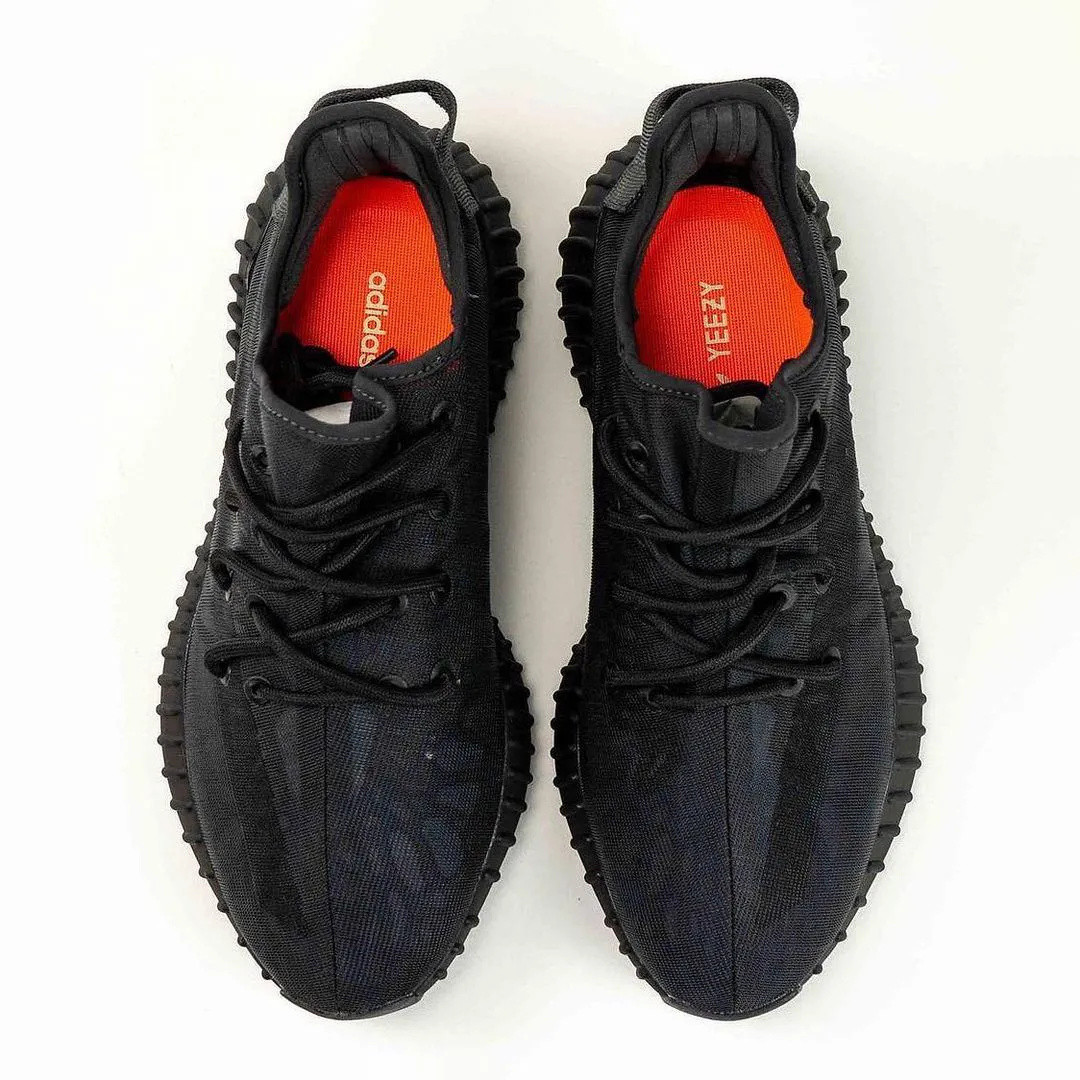 Yeezy Boost 350 V2 「Mono Black」细节图释出