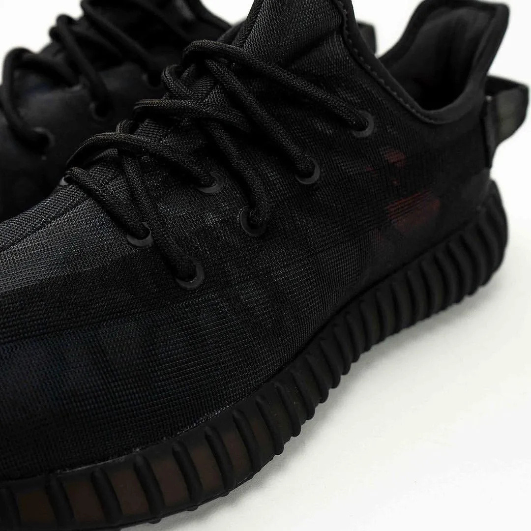 Yeezy Boost 350 V2 「Mono Black」细节图释出