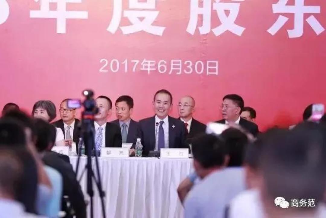 马斯克穿纪梵希变时髦,中年男富豪都爱穿什么牌子?