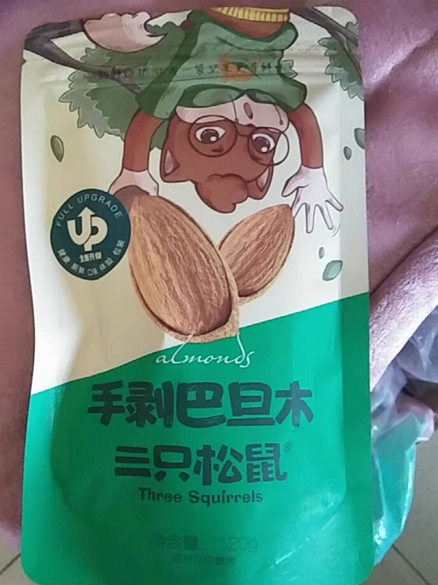 三只松鼠手剥巴旦木