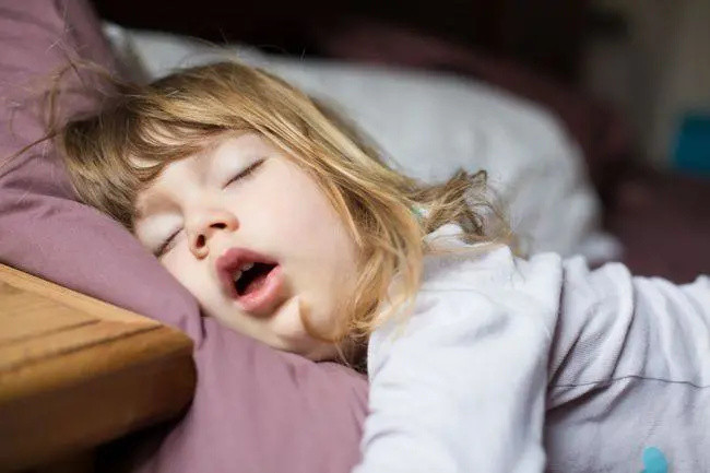 孩子睡觉总是打呼噜，用嘴巴呼吸，真的别大意！