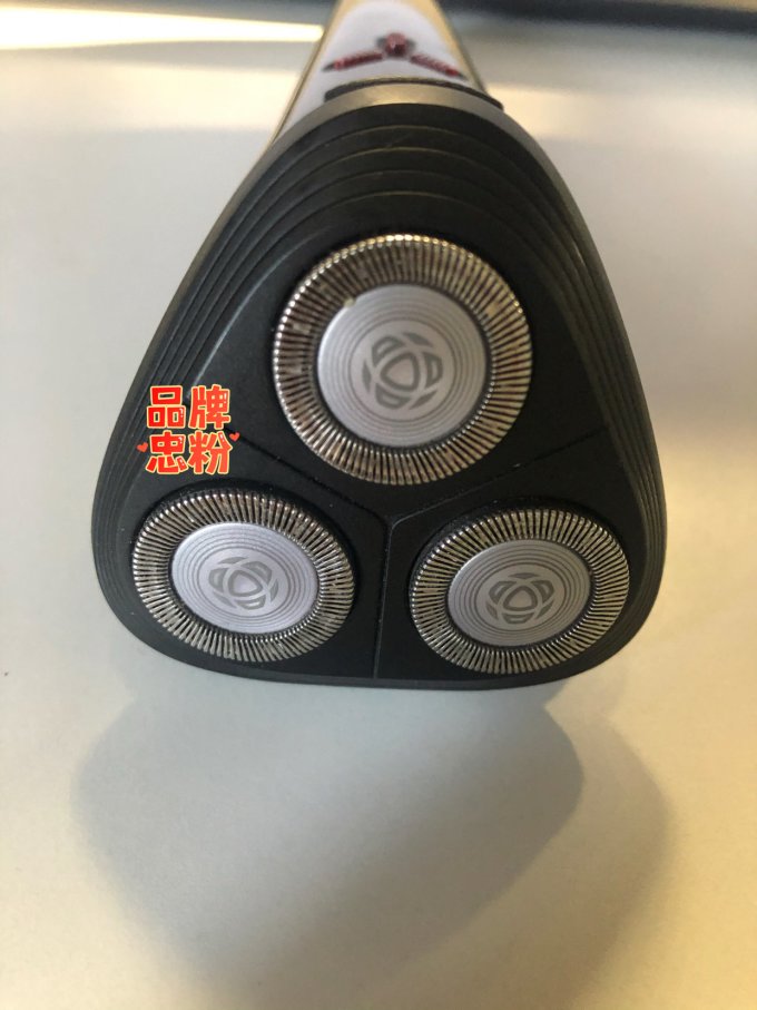 飞利浦电动剃须刀