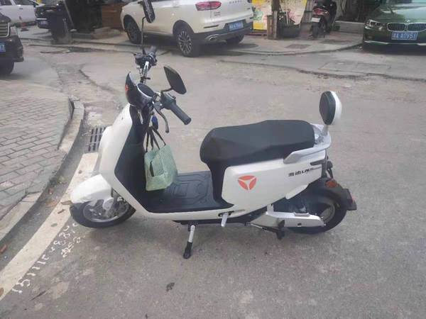 雅迪E1电动车