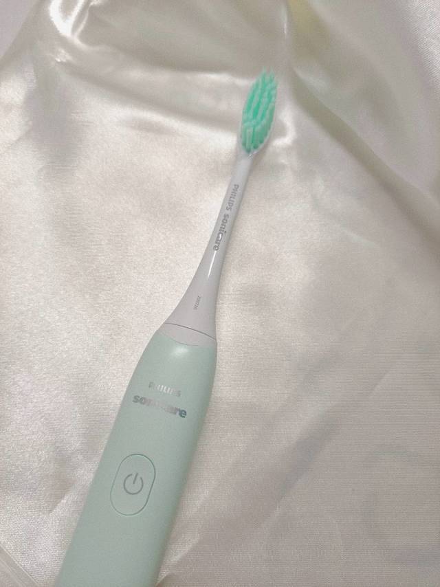 牙齿清洁好伙伴，飞利浦电动牙刷