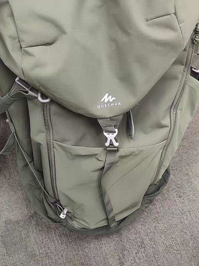迪卡侬户外背包