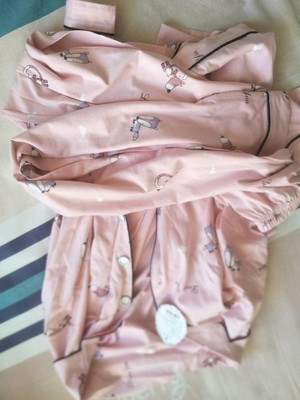
睡衣很合适，面料也舒服物流也给力！
