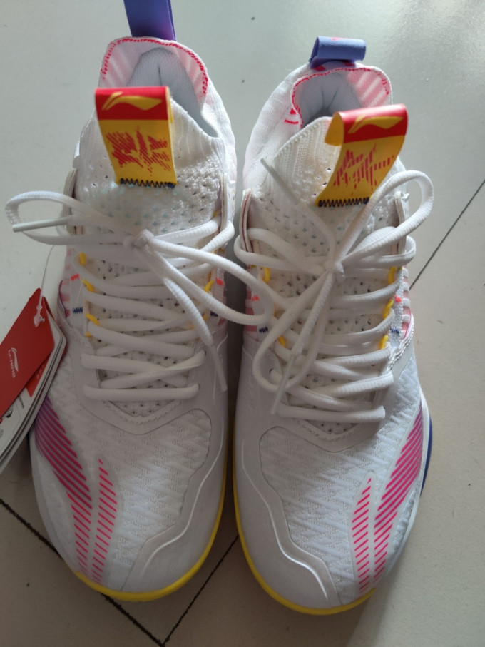 李宁羽毛球鞋