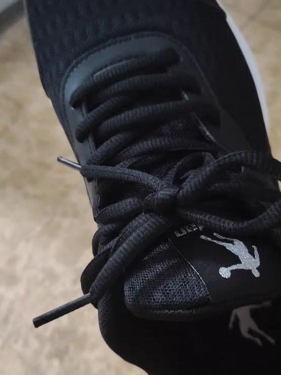 清爽透气，呼吸网面