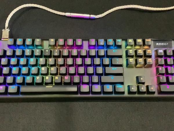 键盘都有屏幕了：赛睿APEX PRO