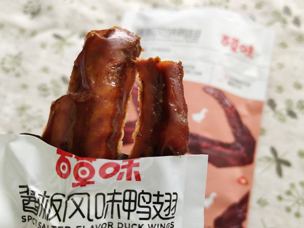 ＃种草大会＃零食: 鸭翅膀、鸭脖子