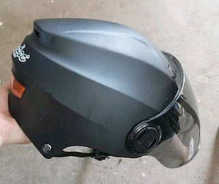 环保出行，骑电动车必备安全头盔