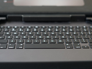 iPad秒变Macbook需要一蓝牙键盘
