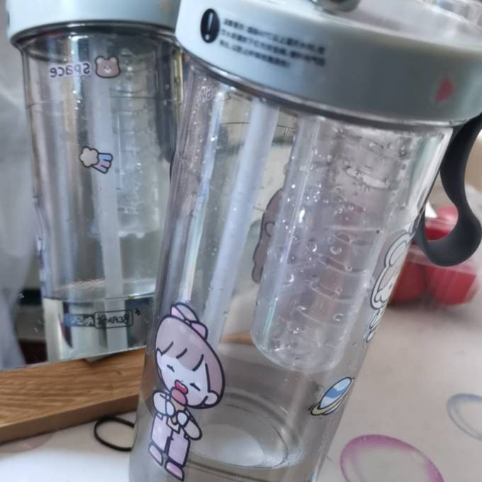塑料杯