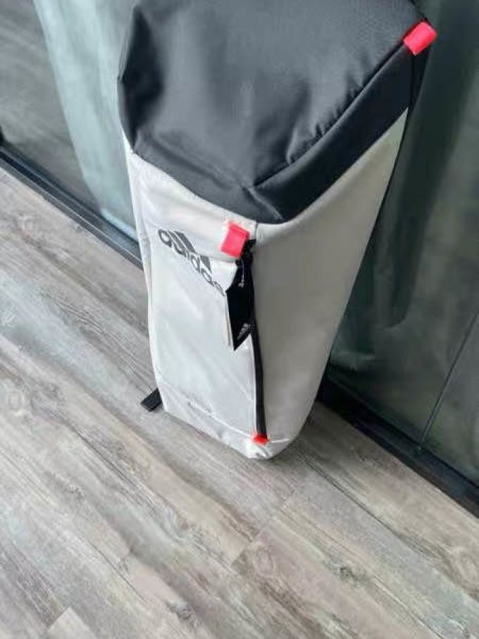 阿迪达斯羽毛球具