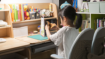 提高效率，陪伴学习！可以从3用到18岁的斯芬达实木儿童书桌使用心得~