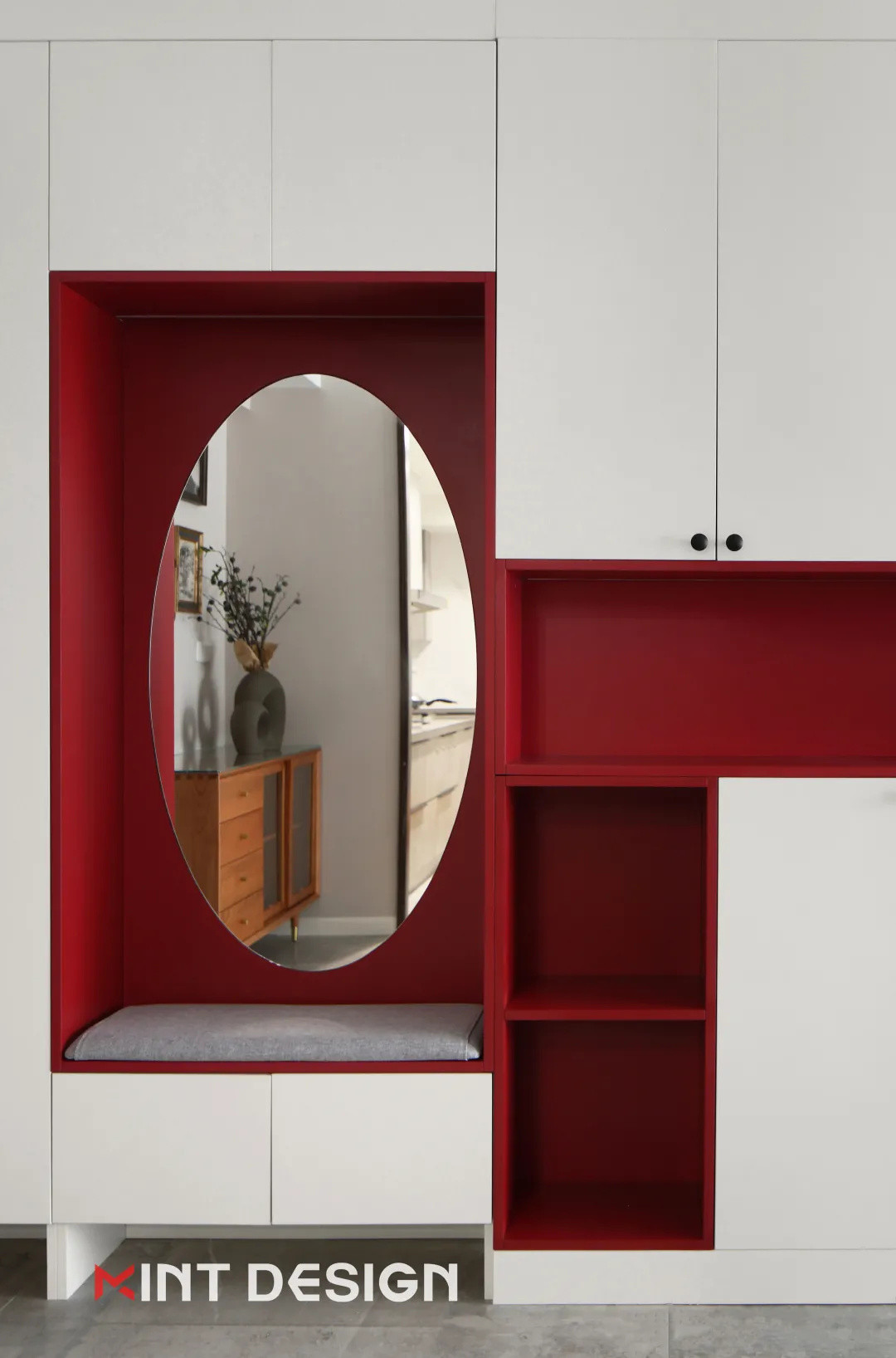 薄荷设计丨胭脂红+原木，玩转复古小情调，把家变成「时光穿梭机」