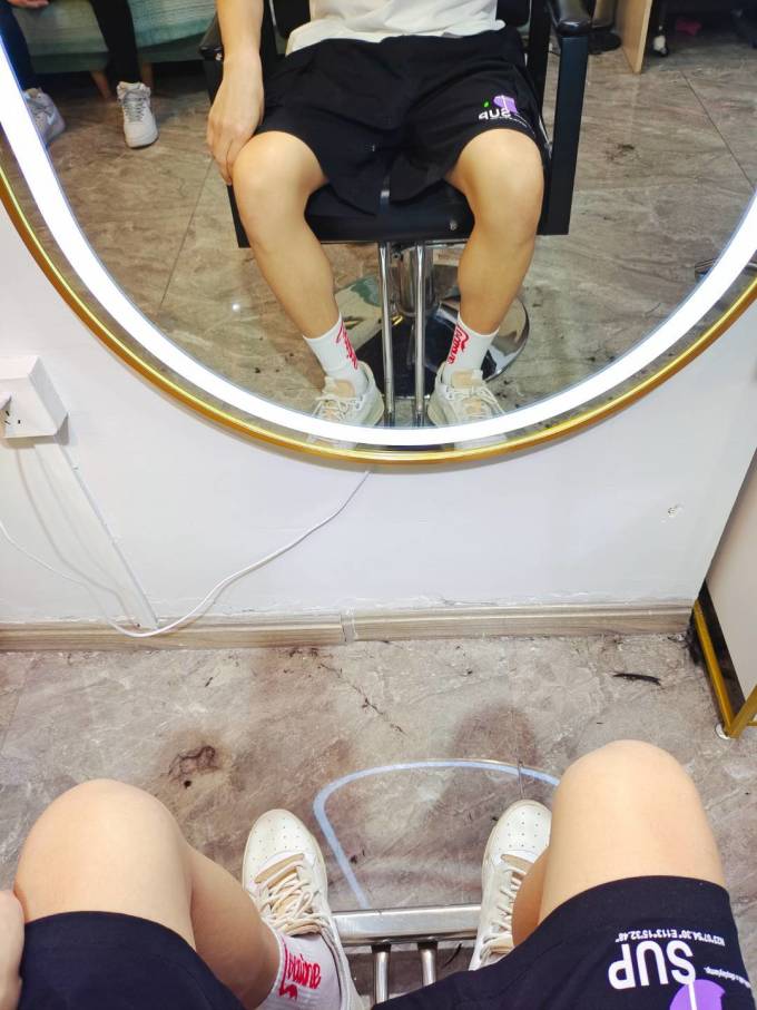 阿迪达斯跑鞋