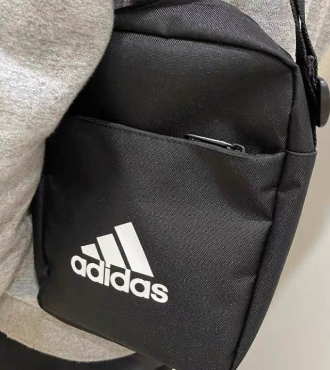 阿迪达斯男士单肩斜挎包