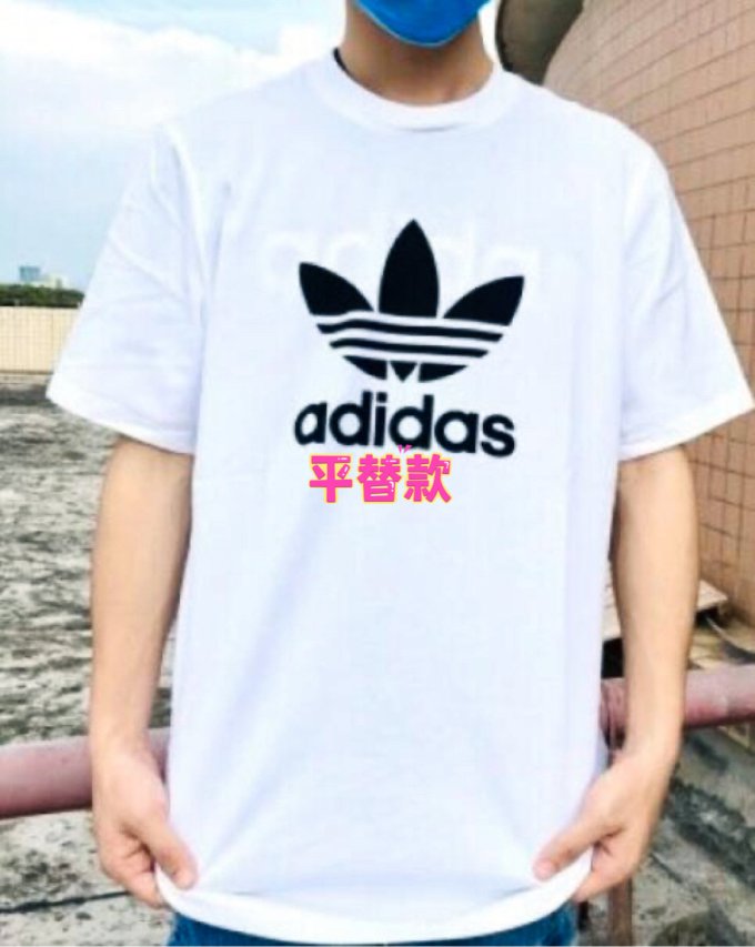 阿迪达斯运动T恤