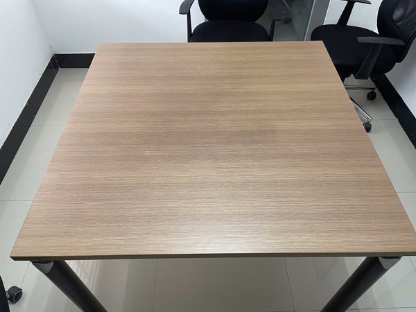 仿木纹简约办公桌