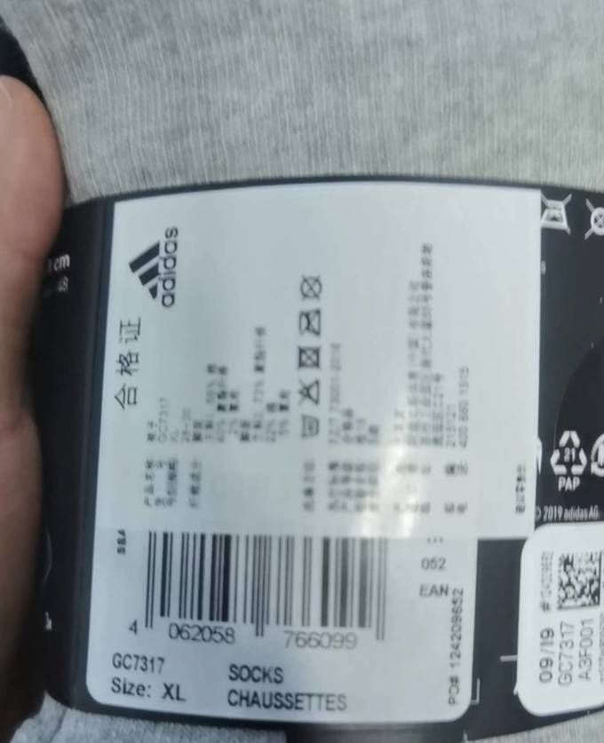 阿迪达斯运动袜