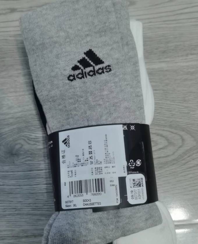 阿迪达斯运动袜