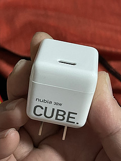 努比亚30w氮化镓充电器