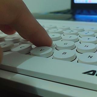 轻量便携 打工人的福音 黑爵320I办公蓝牙三模键盘评测