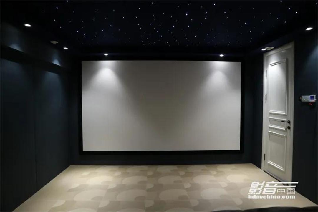 【家庭影院案例】武汉万科别墅地下室老影院:改动换面,器材+装修双升级