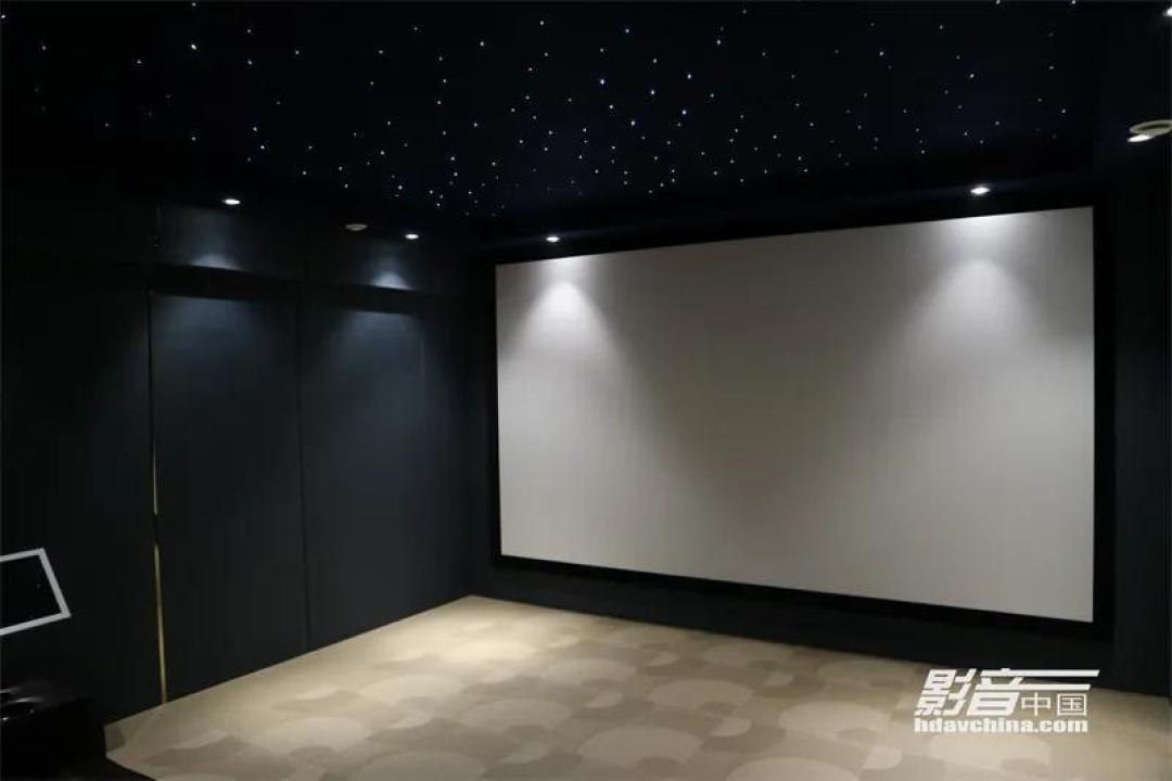【家庭影院案例】武汉万科别墅地下室老影院:改动换面,器材+装修双升级