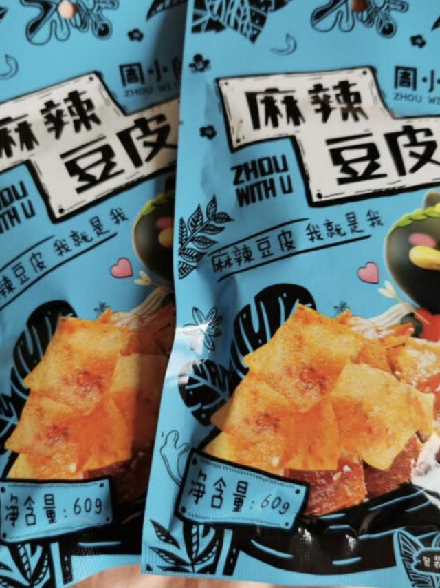 周黑鸭家的麻辣豆皮儿来了。