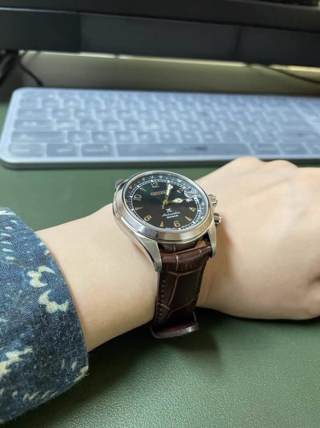 老品牌了，毕业戴