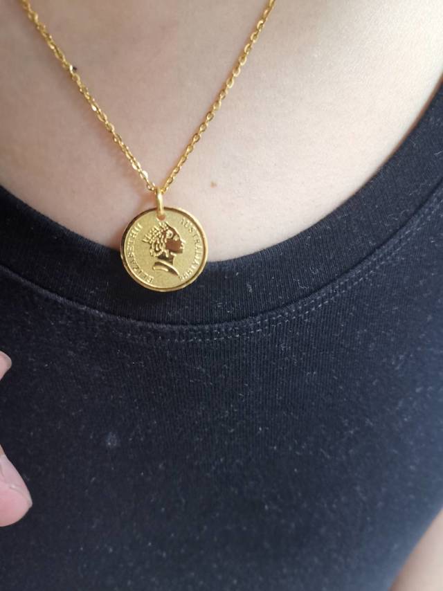 女王就得戴女王牌